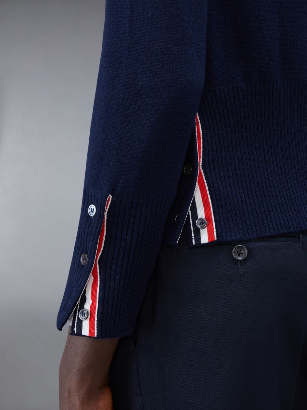 Thom Browne Cashmere 4-Bar Classic V-Neck メンズ カーディガン 青 | CVO85S34565