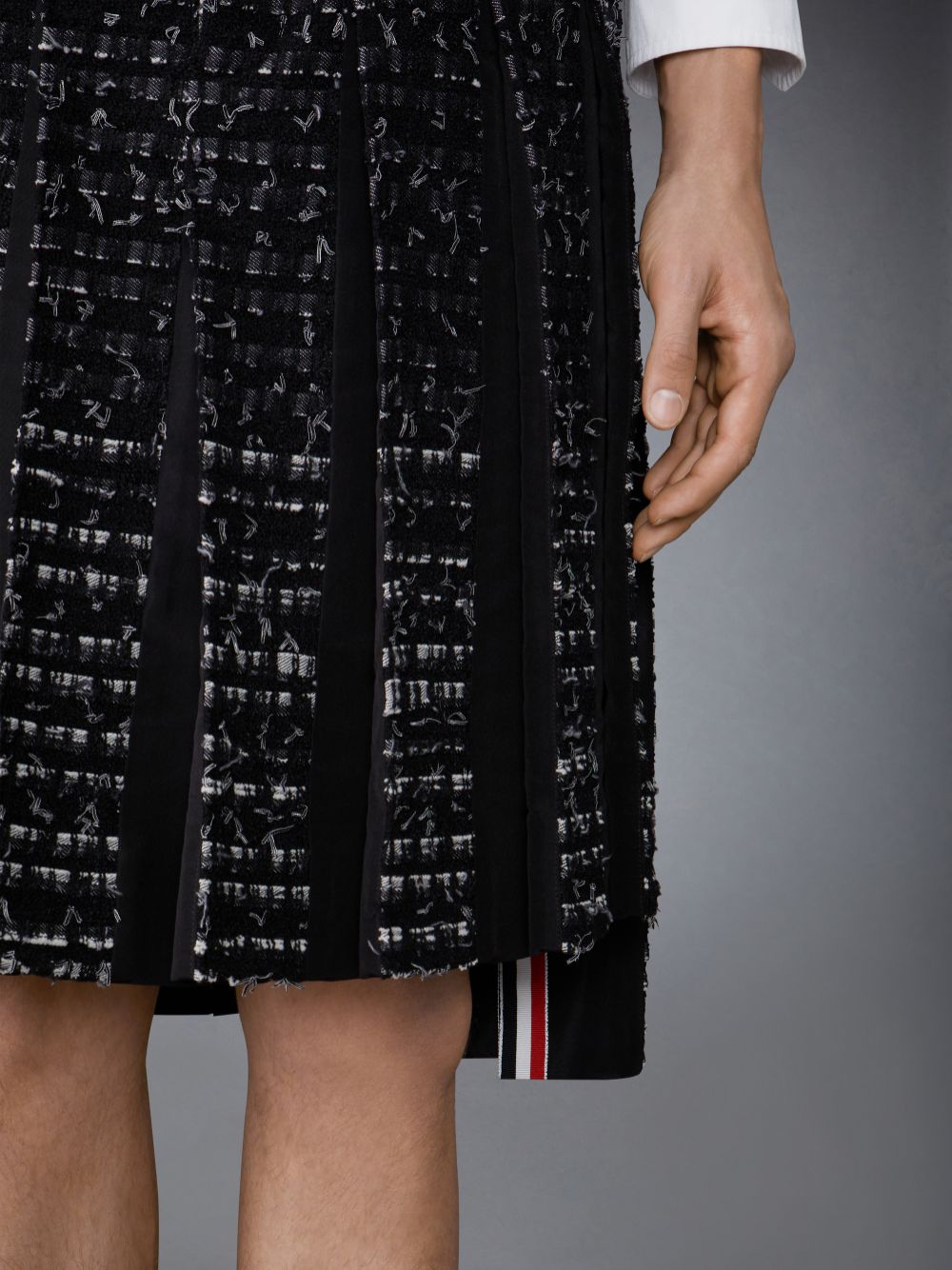 Thom Browne Denim Ribbon Tweed Classic Rise Midi Pleated メンズ スカート 黒 | WVA38F93001