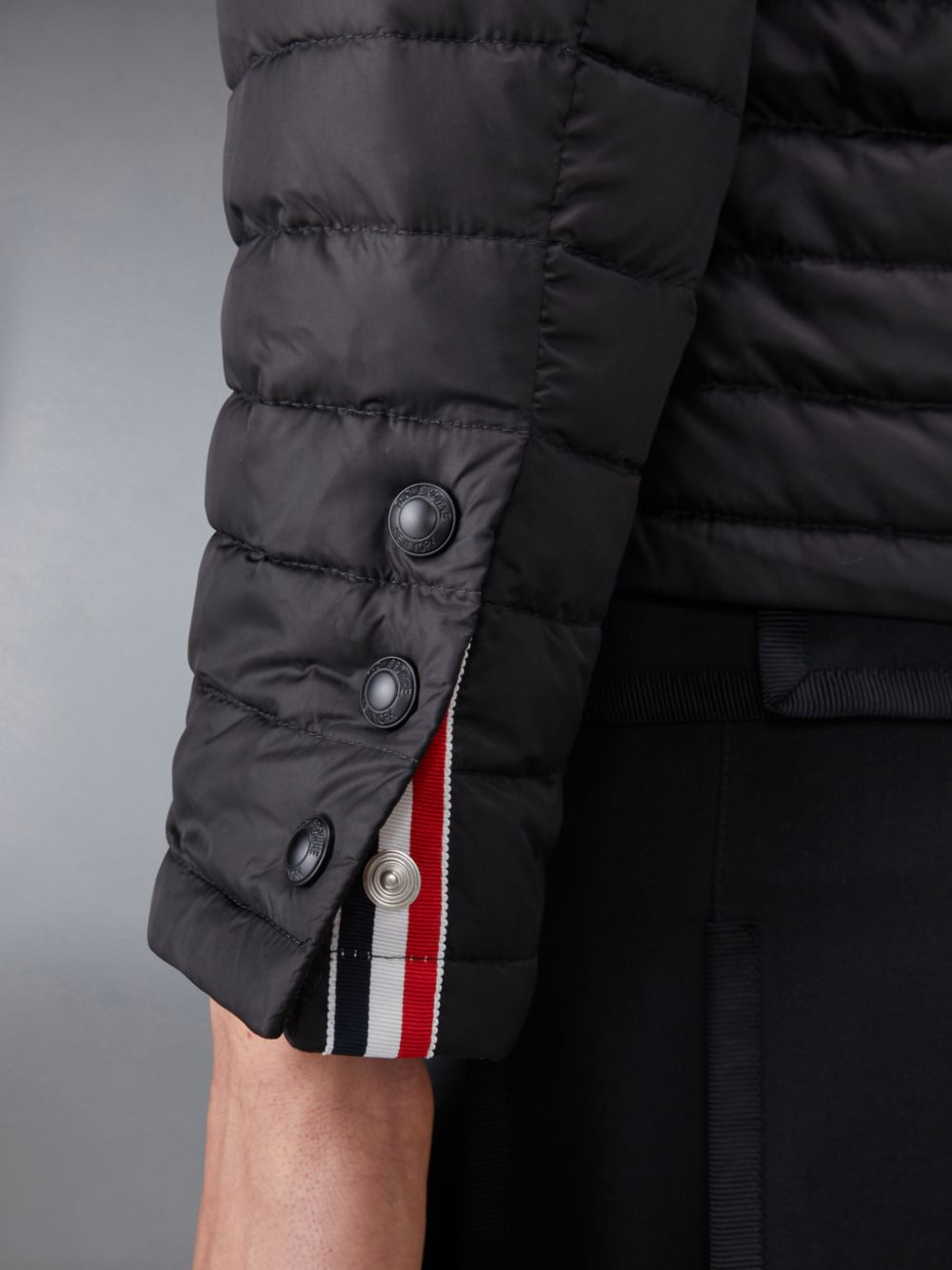 Thom Browne Downfilled Nylon Quilted Hooded メンズ ジャケット 黒 | JBD69X71468