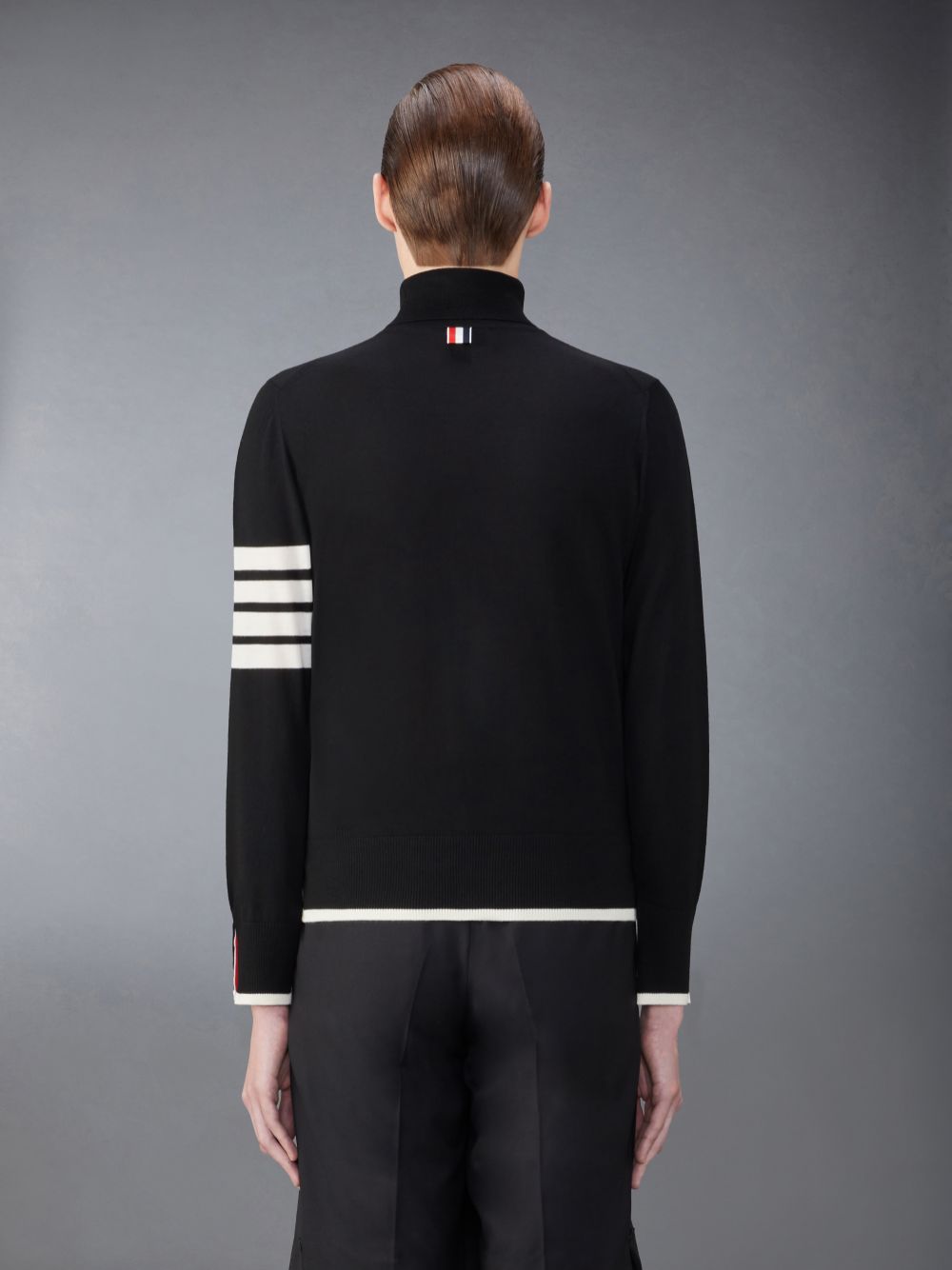 Thom Browne Fine Merino Wool 4-Bar Relaxed Fit Turtle Neck メンズ プルオーバー 黒 | FSF05C63027