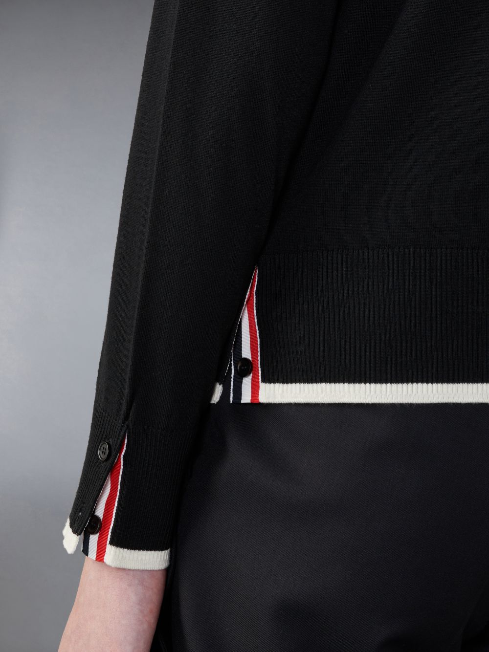 Thom Browne Fine Merino Wool 4-Bar Relaxed Fit Turtle Neck メンズ プルオーバー 黒 | FSF05C63027