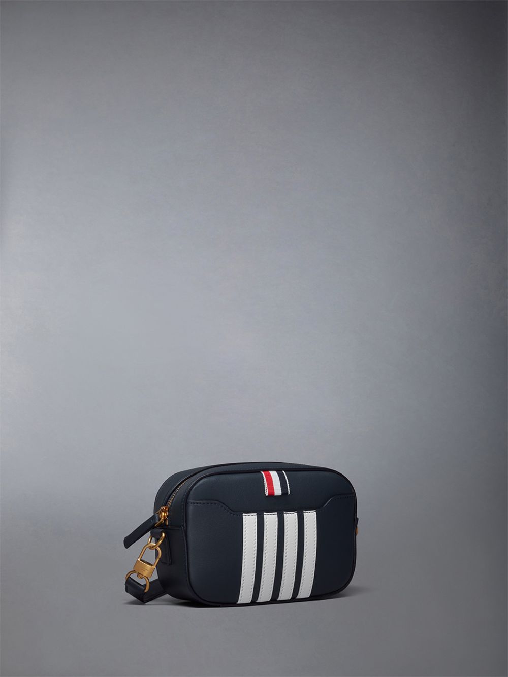Thom Browne Horizontal Camera W/ 4 Bar Stripes in Smooth Calf メンズ ツールバッグ 青 | CXW63I31588
