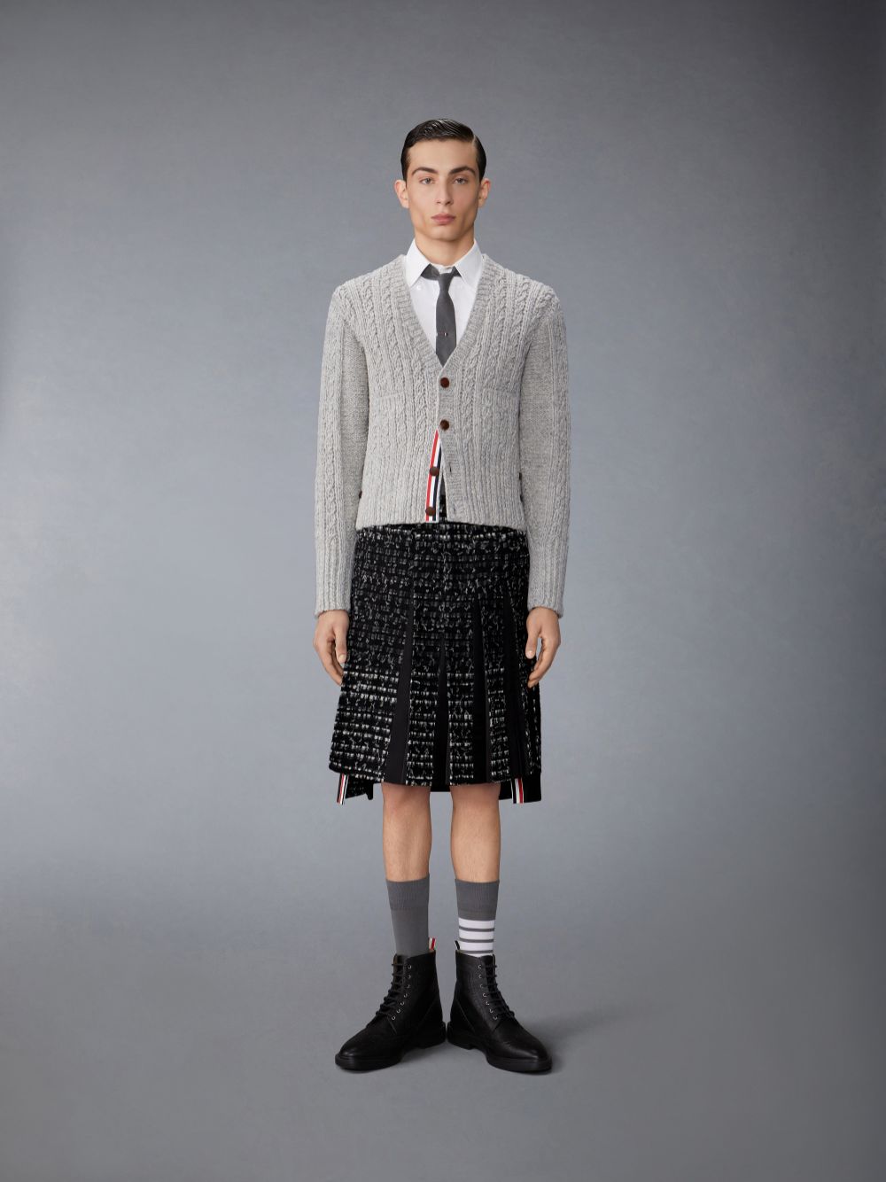 Thom Browne Irish Wool Handknit Cable Stitch Classic メンズ カーディガン グレー | BMM45J94133