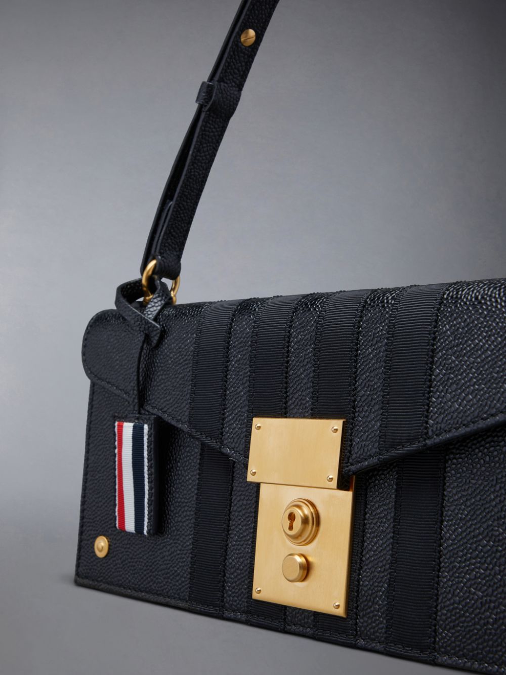 Thom Browne Pebble Grain 4-Bar Mrs.uette レディース クラッチバッグ 黒 | RCL79G06345