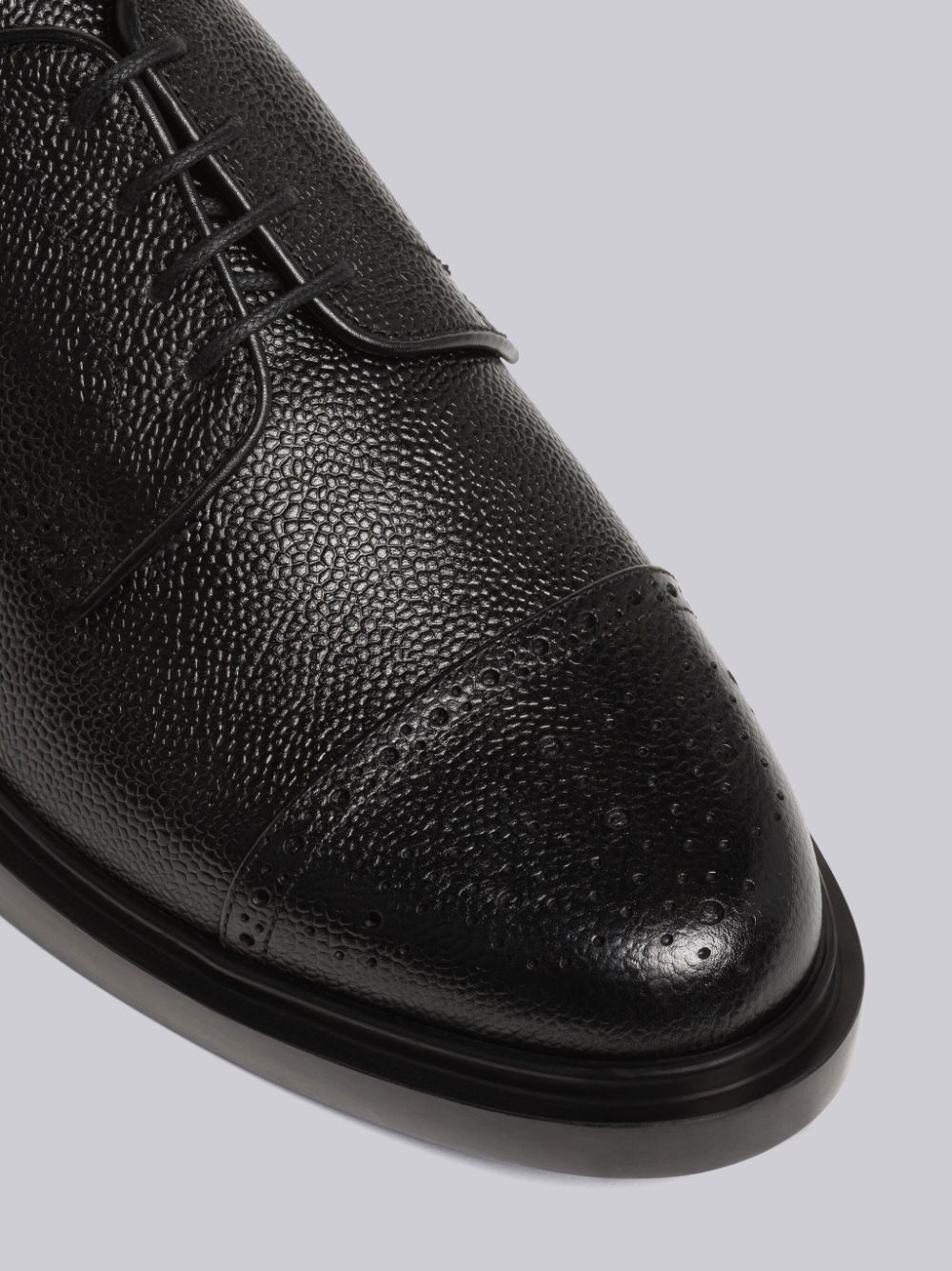 Thom Browne Pebble Grain Leather Cap Toe Derby メンズ オックスフォードシューズ 黒 | GYH85Y55574
