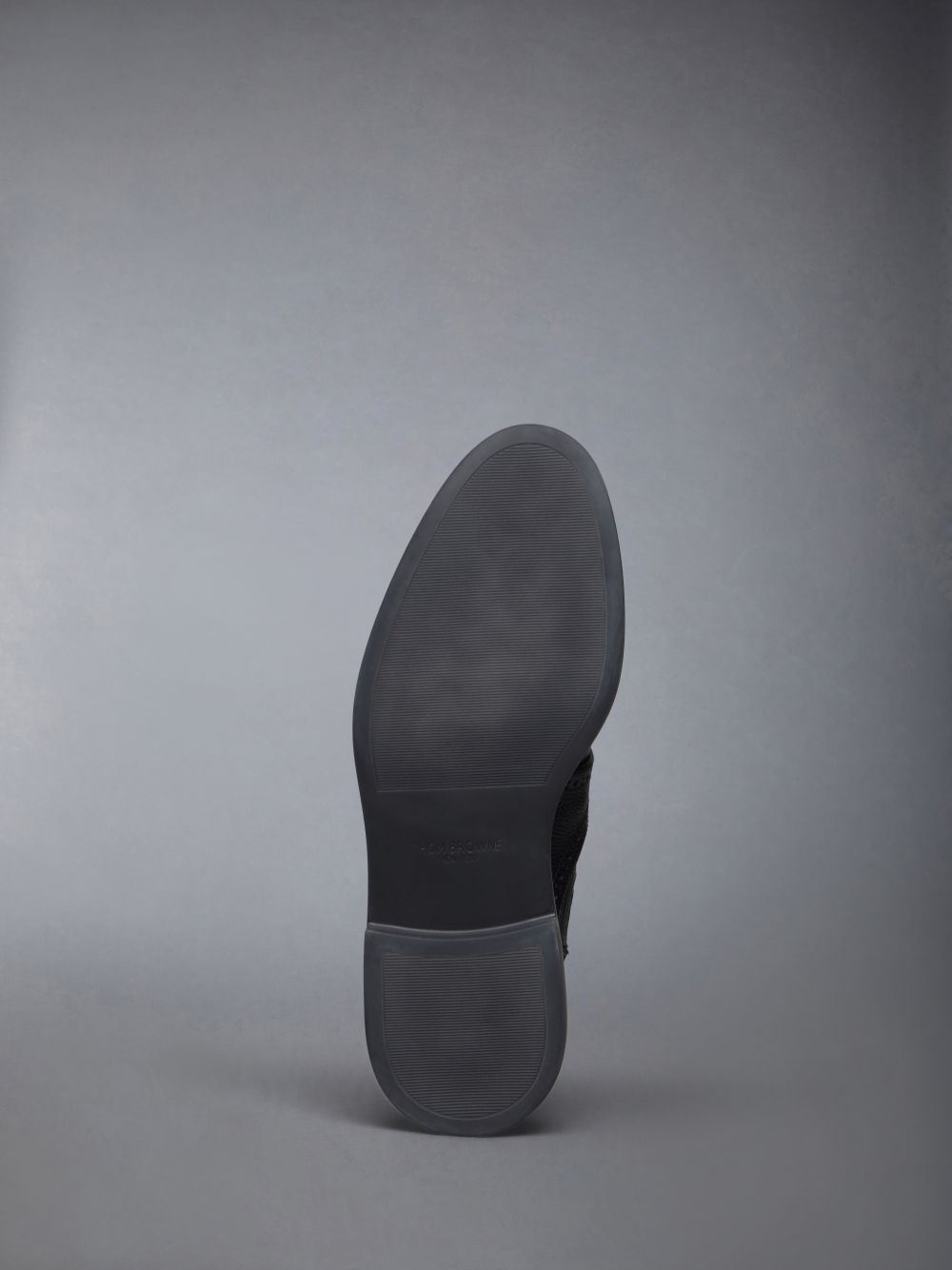 Thom Browne Pebble Grain Lightweight Rubber Sole Brogued Bow Chelsea レディース ブーツ 黒 | LPT07I74106
