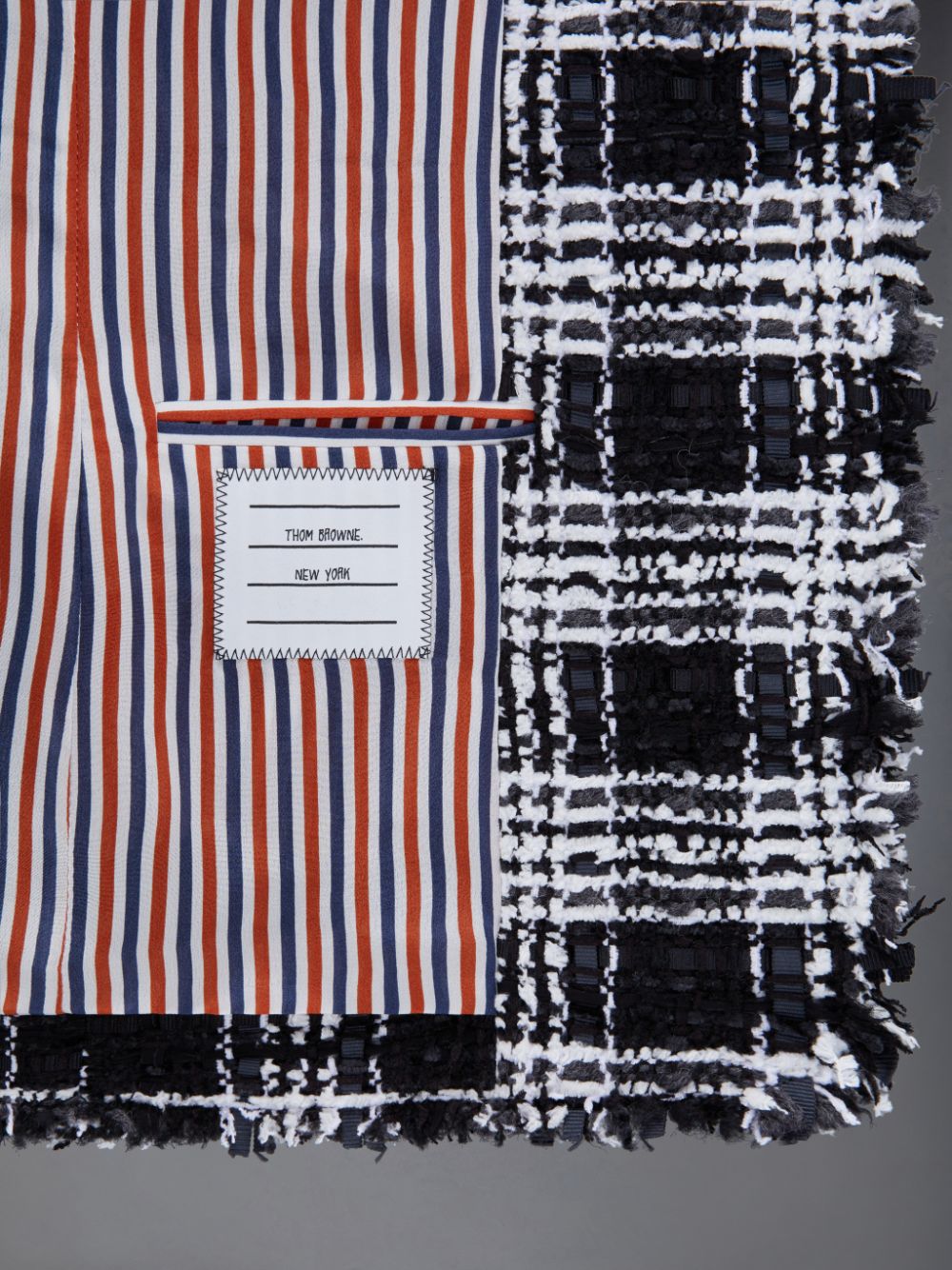 Thom Browne Prince of Wales Chenille Tweed Frayed Classic Sport レディース コート 黒 | VWG48O77174