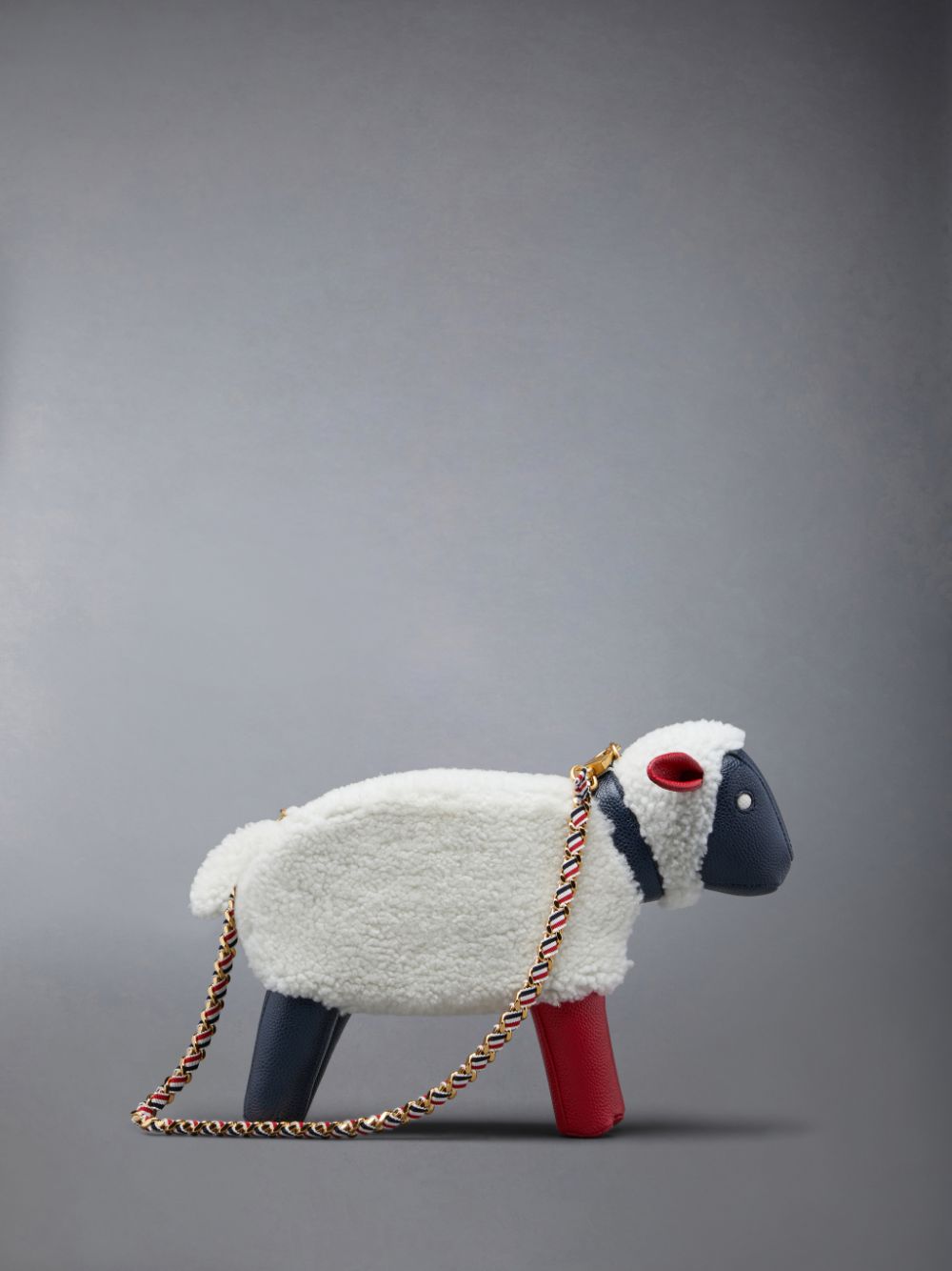 Thom Browne Small Sheep Chain in Shearling & Pebble Grain レディース クロスボディバッグ 白 | JUG15H02312