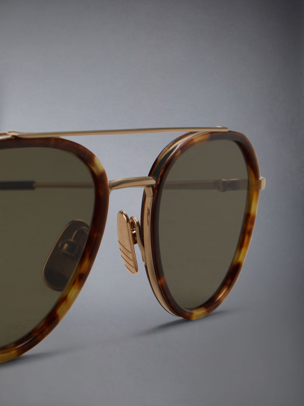 Thom Browne Tortoise Acetate And Titanium Aviator メンズ サングラス ブラウン | ZXJ74E22794