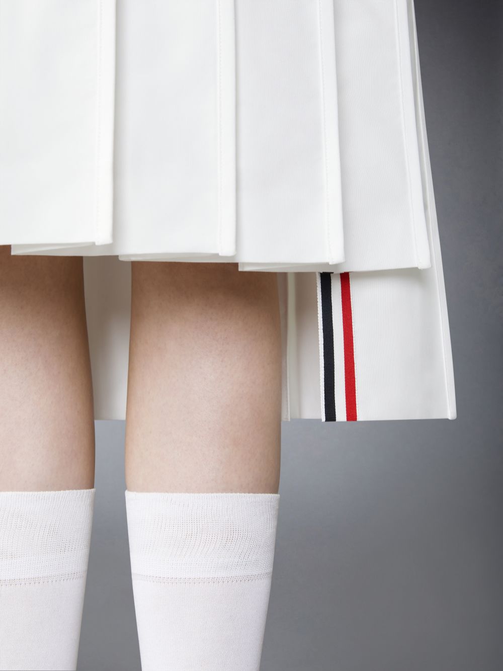Thom Browne Typewriter Self Tipping Midi Pleated レディース スカート 白 | UDE17R90615