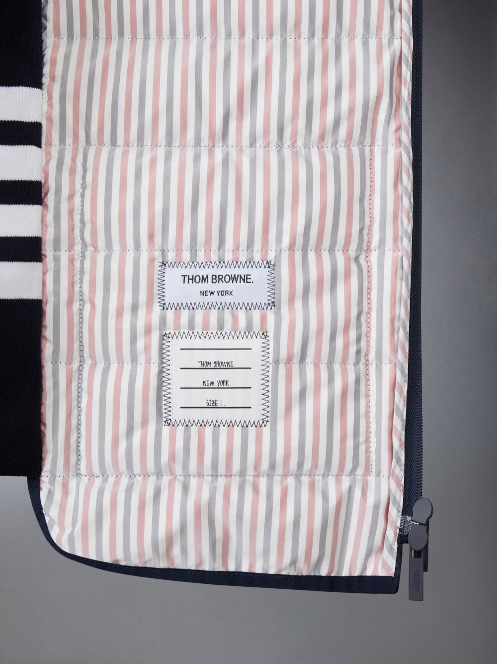 Thom Browne ULTRA LIGHT NYLON TECH FUNNEL NECK DOWN メンズ ベスト 青 | IHV10D01602