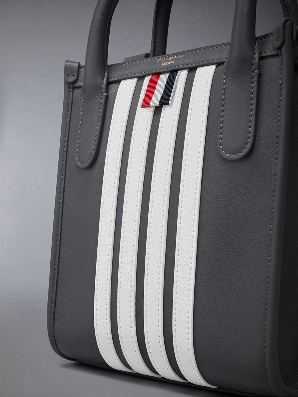 Thom Browne Vertical Mini W/ 4 Bar Stripes in Smooth Calf メンズ トートバッグ グレー | JOV61K63030