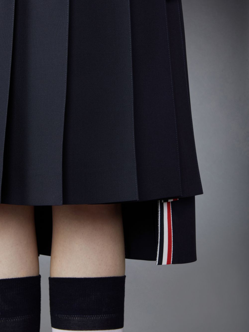Thom Browne Wool Plain Weave Pleated 4-Bar レディース スカート ネイビー | JMB09J15457