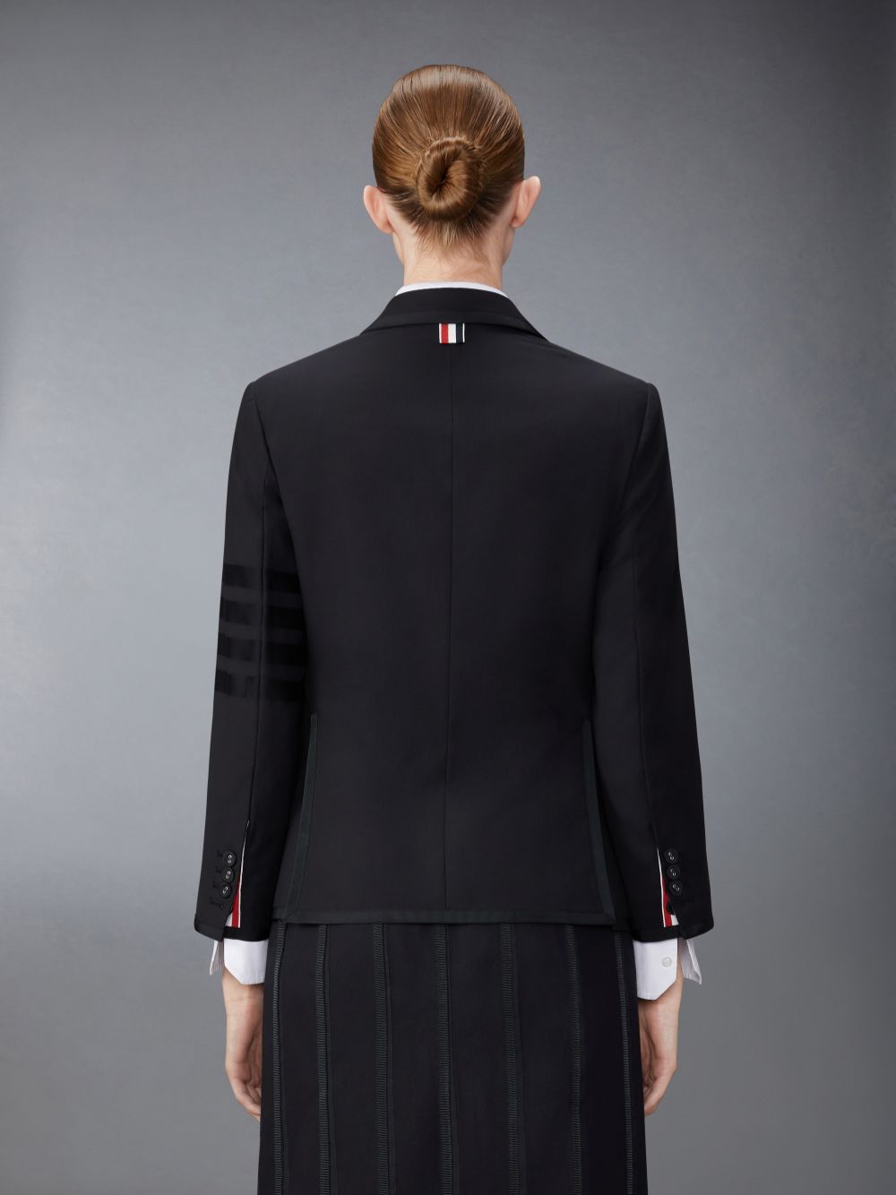 Thom Browne Wool Plain Weave Suiting Grosgrain Tipped Engineered 4-Bar Classic レディース ジャケット 黒 | ZWL95B54056