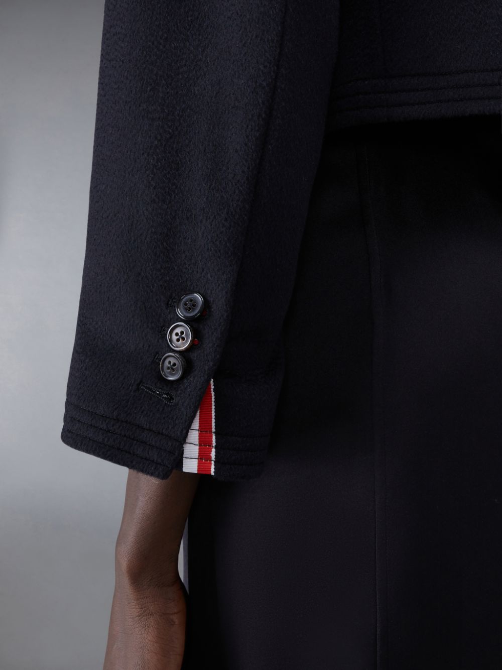 Thom Browne Zibeline Weight Cashmere Velvet Collar Cropped Chesterfield レディース コート 黒 | WDE51D00511